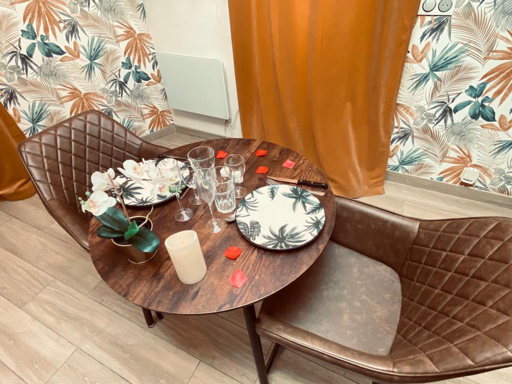 L'Escale Balneo'Romantique - Loveroom - Jacuzzi & Petit Dejeuner Вилье-сюр-Марн Экстерьер фото