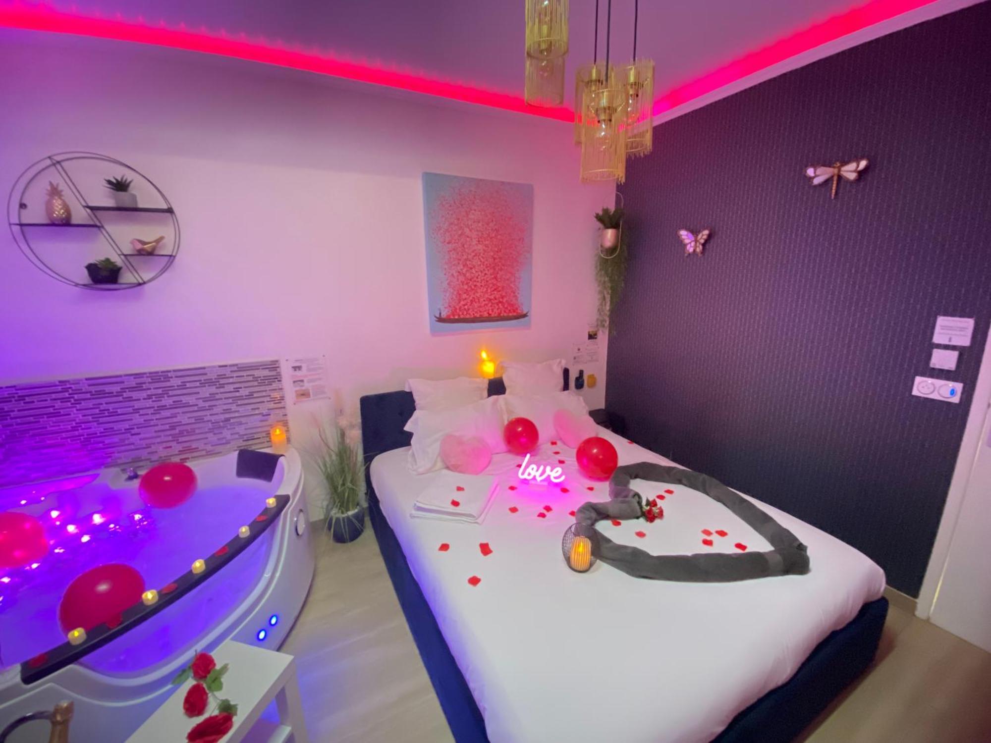 L'Escale Balneo'Romantique - Loveroom - Jacuzzi & Petit Dejeuner Вилье-сюр-Марн Экстерьер фото