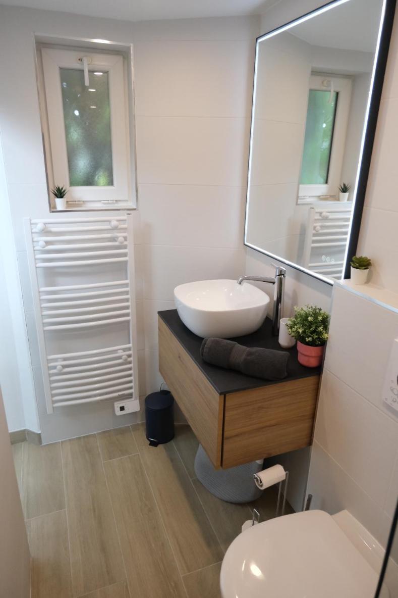 L'Escale Balneo'Romantique - Loveroom - Jacuzzi & Petit Dejeuner Вилье-сюр-Марн Экстерьер фото