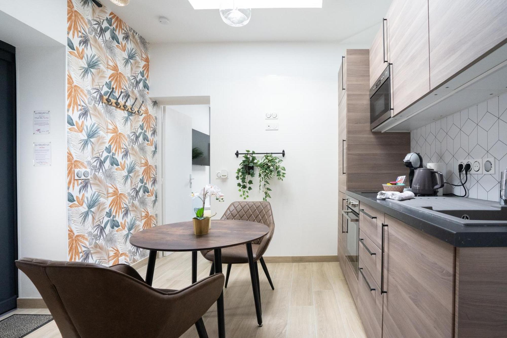 L'Escale Balneo'Romantique - Loveroom - Jacuzzi & Petit Dejeuner Вилье-сюр-Марн Экстерьер фото